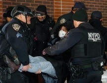 Manifestantes fueron arrestados durante una movilización contra operativos migratorios en Manhattan. EFE/ O. Fedorova