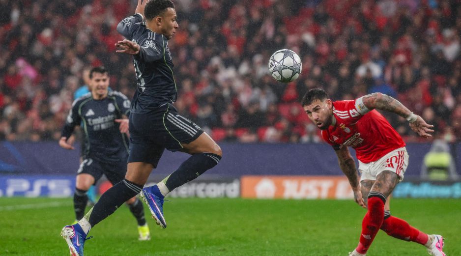 Gigantes como el Real Madrid, sufrieron un revés histórico que los obliga a pasar por la aduana de los Playoffs. EFE/J. S. GOULAO.