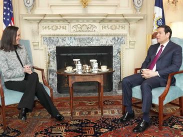 El secretario de Estado recibió en su despacho a Machado, quien salió satisfecha de la reunión, asegurando que cuenta con el total respaldo del Gobierno de Trump. EFE/ Departamento de Estado de Los Estados Unidos.