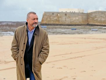 Arturo Pérez-Reverte. El escritor cuestiona las presiones políticas y la falta de garantías para un debate público plural. AFP