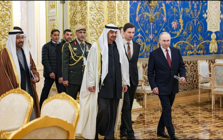 Se trata de la segunda visita del dirigente emiratí a Rusia. La anterior tuvo lugar en agosto del año pasado, cuando las partes firmaron varios acuerdos en las áreas de transporte e inversiones. EFE/ GAVRIIL GRIGOROV/SPUTNIK/KREMLIN