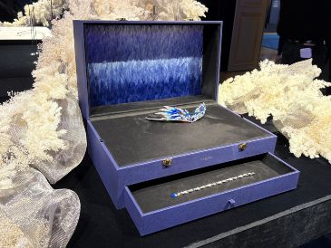 Joyas únicas y costosas en la Semana de la Alta Costura. EFE/ Pol Lloberas Cardona