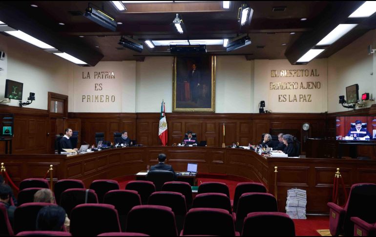 Sheinbaum subrayó que, desde septiembre de 2025, quedaron eliminados beneficios como seguros privados de gastos médicos mayores, apoyos alimenticios y vehículos de lujo. SUN/D. Simón