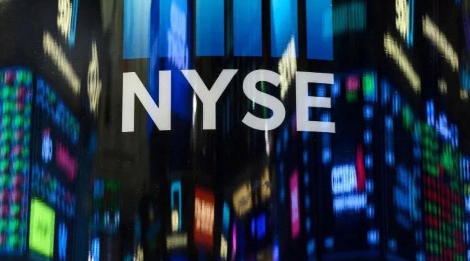 Al cierre del parqué neoyorquino, el Dow Jones se situó en los 49.533 puntos; el selectivo S&P 500 ganó un 0.10 %, hasta los 6.843 ; y el tecnológico Nasdaq avanzó un 0.14 %, hasta las 22.578 unidades. EFE / ARCHIVO