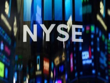 Al cierre del parqué neoyorquino, el Dow Jones sumó 55 enteros, hasta los 49.071 puntos; el selectivo S&P 500 cedió un 0.13 %, hasta 6.969 puntos; y el Nasdaq perdió un 0.72 %, hasta 23.685 unidades. EFE / ARCHIVO