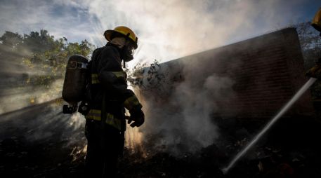 El incendio en La Nogalera no provocó personas lesionadas o heridas. ESPECIAL / FACEBOOK Protección Civil y Bomberos GDL