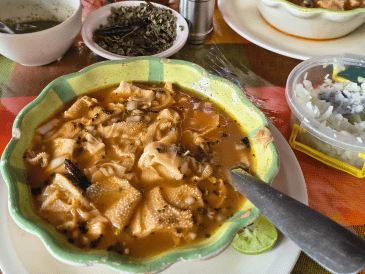 Estos componentes conforman la base de uno de los caldos más apreciados de la cocina mexicana, cuya preparación sigue siendo un símbolo de identidad, aprovechamiento y sabor tradicional. EL INFORMADOR/ N. Andrade