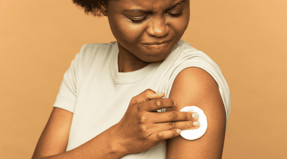 Además de proteger al individuo, una alta cobertura de vacunación contribuye a la inmunidad colectiva, que dificulta la transmisión del virus en la comunidad. CANVA