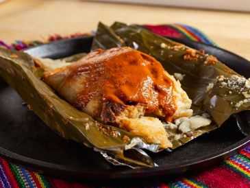 Según el IMSS, el tamal es un alimento delicioso y bueno si se come con moderación. ESPECIAL / CANVA