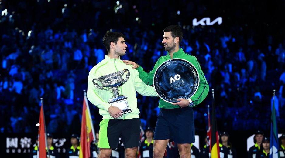 Dokovic, que había iniciado el torneo en el cuarto lugar del ranking, hoy modifica su lugar en el ranking tras perder contra Alcaraz en la Final del Abierto de Australia. EFE / J. Carret