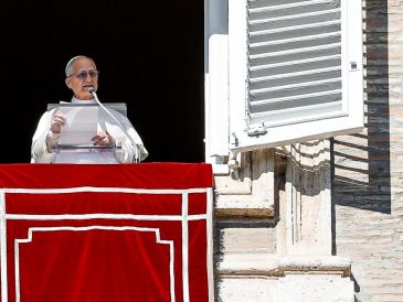 El Pontífice también pidió que Nuestra Señora de la Caridad del Cobre, la patrona de Cuba "proteja y asista a todos los hijos de esta amada tierra". EFE/EPA/A. Carconi