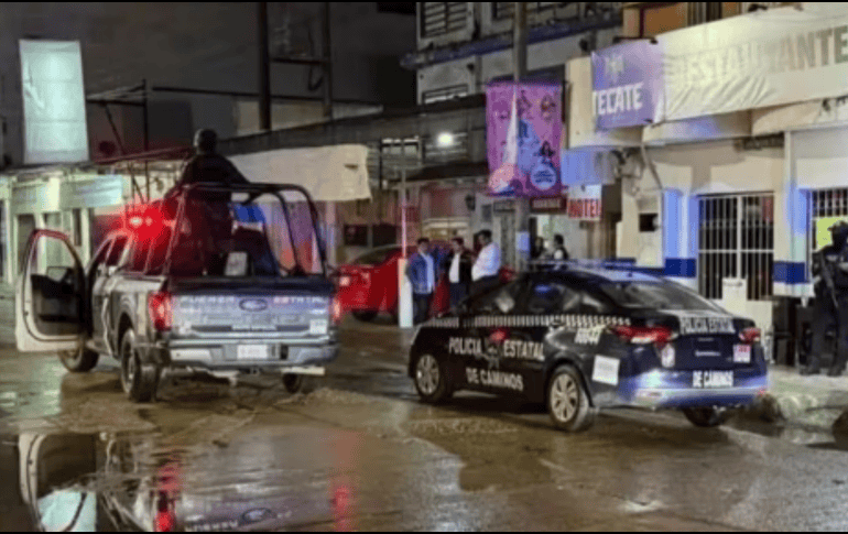 Mientras la policía estatal acordonó la zona, los elementos de la Fiscalía General del Estado (FGE) abrió la carpeta de investigación correspondiente. SUN / ESPECIAL