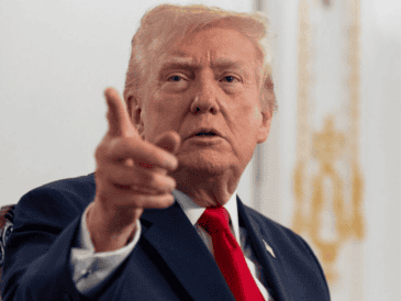 "Conspiró con Wolff, desde luego no es un amigo", añadió, dirigiendo un dardo a todos aquellos que durante años lo acusaron de tener relaciones estrechas con el pedófilo. AP / ARCHIVO