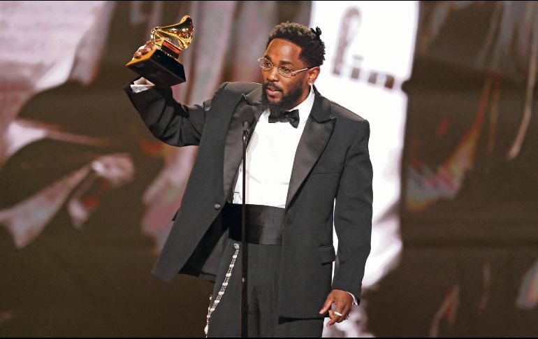 El rapero Kendrick Lamar dominó en su categoría y también brilló al ganar Grabación del año. AFP