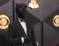 Así se presentó Gesaffelstein en la alfombra roja de los Premios Grammy del día de ayer. EFE / EPA /JILL CONNELLY