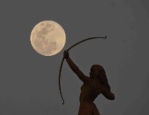 La Luna de Nieve, la noche de 1 de febrero, en La Diana Cazadora. SUN / ARCHIVO