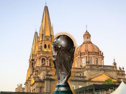 Guadalajara no solo es una parada simbólica, sino una de las ciudades anfitrionas del Mundial 2026, torneo en el que albergará cuatro partidos oficiales. ESPECIAL / AFP y EL INFORMADOR