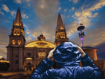 La probabilidad de lluvia este lunes es del 59% por ciento y se espera lluvia entre las 18:00 y las 19:00 horas. ESPECIAL / CANVA