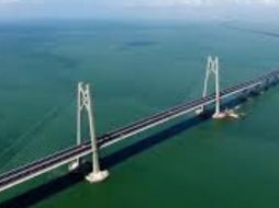 Al menos dos personas murieron y otras tres siguen desaparecidas tras el derrumbe de un puente en construcción en la ciudad china de Yancheng, en la provincia oriental de Jiangsu, informaron autoridades locales en la madrugada del martes. ESPECIAL