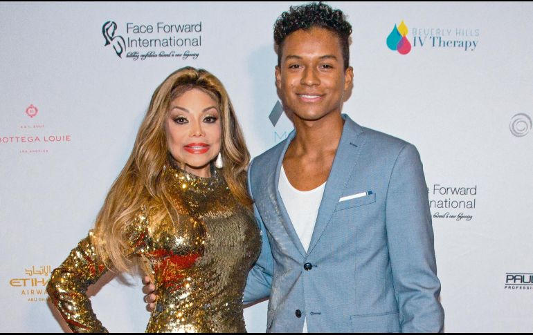 La Toya Jackson y Jaafar Jackson posan desde Los Ángeles, California. AFP