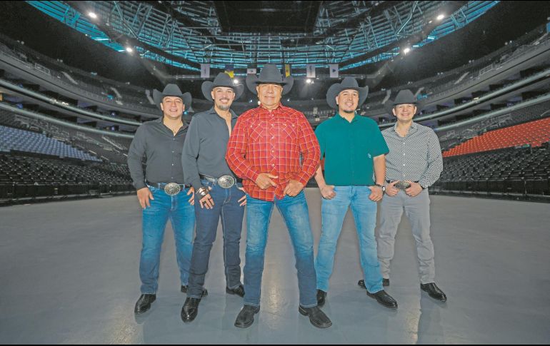 Bronco. La agrupación posa para esta casa editorial desde el escenario de la Arena Guadalajara. EL INFORMADOR/A. Navarro