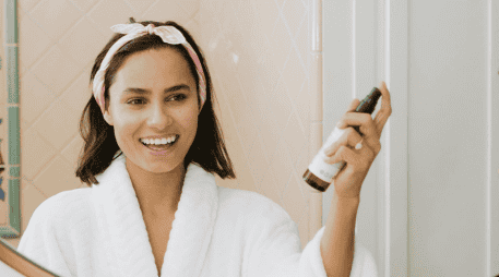 El agua micelar es compatible con cualquier tipo de cutis: graso, mixto o seco. UNSPLASH / K. SKINCARE