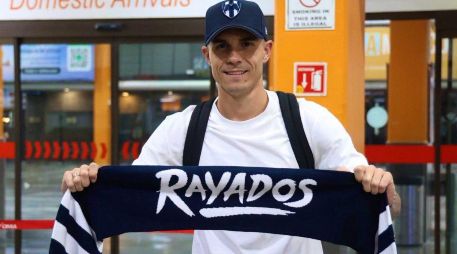 El delantero llega al equipo dirigido por Domenec Torrent con un contrato por tres años. CORTESÍA.