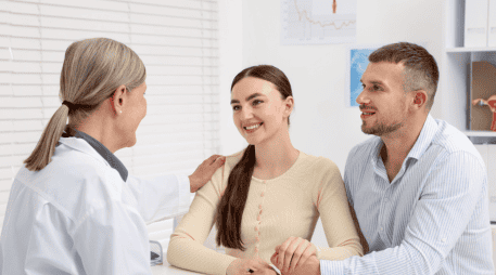 Diversos análisis indican que una parte importante de las dificultades para lograr un embarazo en pareja se relaciona con factores asociados al semen y a la calidad del esperma. CANVA