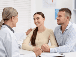 Diversos análisis indican que una parte importante de las dificultades para lograr un embarazo en pareja se relaciona con factores asociados al semen y a la calidad del esperma. CANVA