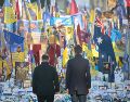 El presidente ucraniano, Volodímir Zelenski, y el secretario general de la OTAN, Mark Rutte, visitan el Monumento a la Memoria Nacional en la Plaza de la Independencia de Kiev. EFE/ Presidencia de Ucrania