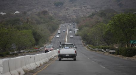 La batea de una pickup es considerada exclusivamente para transportar mercancía, por lo que llevar pasajeros en ese espacio constituye una infracción, independientemente de la distancia del recorrido o de la posición en que viajen los ocupantes. EL INFORMADOR / ARCHIVO