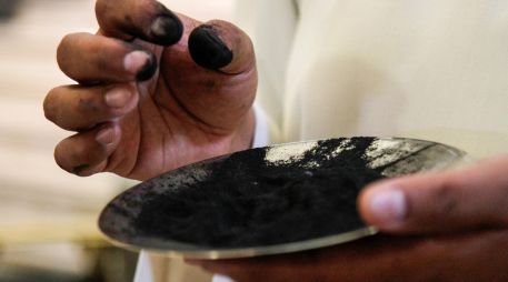 La imposición de ceniza es una costumbre que recuerda a los que la practican que algún día vamos a morir y que el cuerpo se va a convertir en polvo. NOTIMEX/ARCHIVO