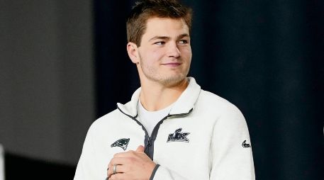 El joven mariscal de 23 años llega al Super Bowl con números superiores a los de Brady en su segundo año en la NFL. AFP