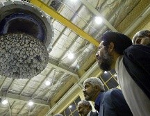 Varios diputados iraníes inspeccionan elementos de la central nuclear de la ciudad de Isfahan (Irán), utilizada como Isntalación de Conversión de Uranio. EFE/ ARCHIVO