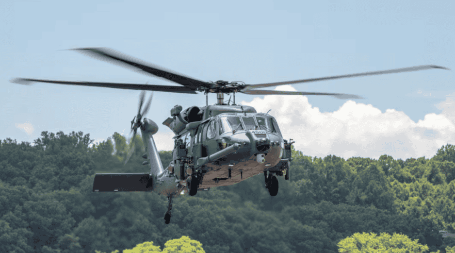 La Defensa señaló que los dos helicópteros se utilizan para el rescate de un paciente, quien forma parte de la tripulación de un buque. ESPECIAL