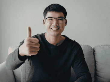 La Constitución de 1917 estableció que los ciudadanos varones mayores de edad tenían derecho a participar en los procesos electorales, consolidando así uno de los principios fundamentales de la vida democrática mexicana.  CANVA