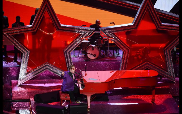 En su testimonio escrito, Elton John denunció que el 'Mail' le investigó clandestinamente en periodos de hospitalización. AP/ARCHIVO