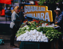 “El Baratillo” se conforma por cuatro mil 500 puestos formales, reconocidos por la alcaldía; sin embargo, hay decenas, quizá cientos más sin registro. EL INFORMADOR / ARCHIVO