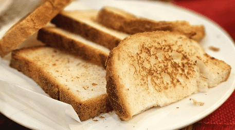 Casi todo el pan tostado industrial incluyen conservantes, grasas añadidas y azúcares ocultos. ESPECIAL