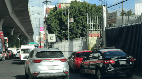 la multa por colocar calcomanías con publicidad en tu automóvil sin autorización es de 10 a 20 veces la Unidad de Medida y Actualización (UMA) vigente. SUN/ ARCHIVO