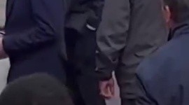 Funcionaria limpis zapatos a Hugo Aguilar. X