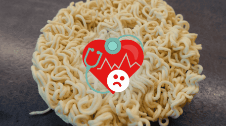 Muchas sopas instantáneas se comercializan en recipientes de poliestireno, un material que al calentarse puede liberar sustancias químicas como el estireno. PIXABAY/CANVA/ESPECIAL