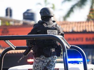 El aseguramiento y revisión del inmueble estuvo a cargo de elementos de la Guardia Nacional y de la Defensa Nacional, donde, según la información extraoficial, se decomisaron armas y equipo táctico, así como una camioneta de alta gama y granadas. EL INFORMADOR / J. Acosta