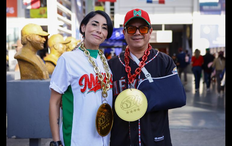 Familias completas, jóvenes y adultos se aglomeraron alrededor del ring para no perderse los enfrentamientos protagonizados por varias de las estrellas del Consejo Mundial de Lucha Libre. CORTESÍA