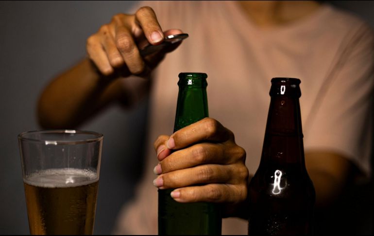 Beber alcohol cada sábado, sobre todo en exceso, impacta la salud; moderar cantidad y frecuencia importa. ESPECIAL
