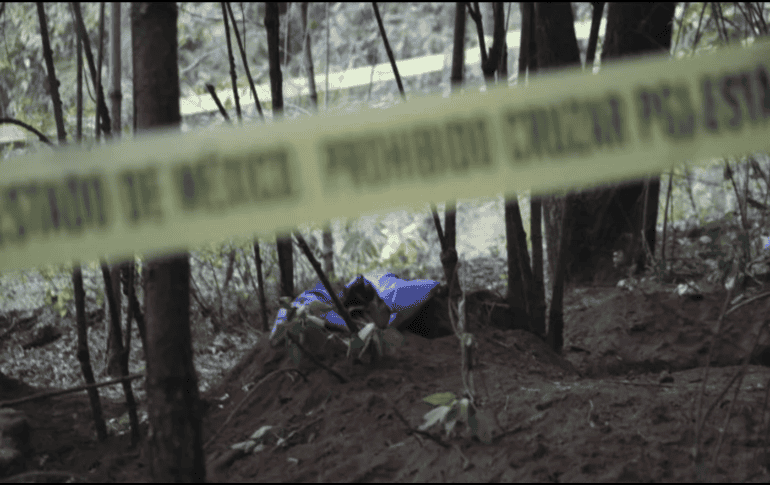 De acuerdo con Alejandra Martínez, integrante del colectivo Por las Voces sin Justicia, la FGR aún no especifica el número ni las identidades de los cuerpos encontrados en las fosas. SUN/ ARCHIVO