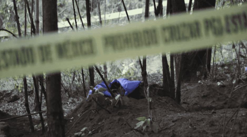 De acuerdo con la integrante del colectivo Por las Voces sin Justicia, Alejandra Martínez, la FGR aún no especifica el número ni las identidades de los cuerpos encontrados en las fosas. SUN/ ARCHIVO