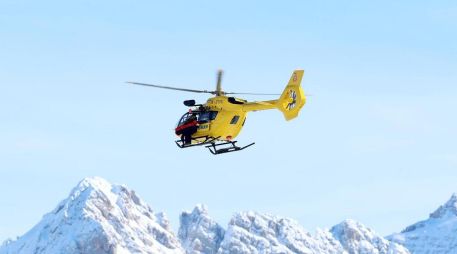 Las dos avalanchas azotaron la zona de Marmolada, en los Dolomitas, cerca de Cortina d'Ampezzo, donde se lleva a cabo las competencias femeninas de esquí alpino. EFE/EPA/JURE MAKOVEC