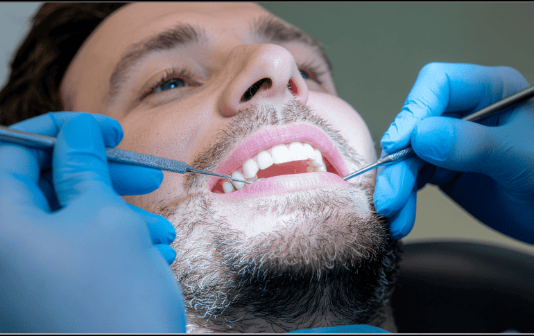 Su trabajo diario impacta directamente en la salud pública, recordando que una sonrisa sana es reflejo de cuidado, atención y bienestar general. CANVA