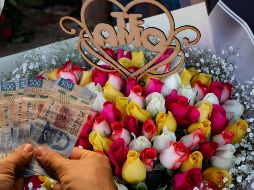 El 14 de febrero lleva a los mexicanos a realizar un gasto especial. ESPECIAL / EL INFORMADOR y CANVA